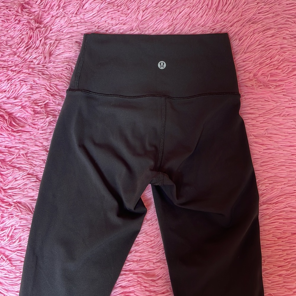 lululemon black cropped / capri leggings